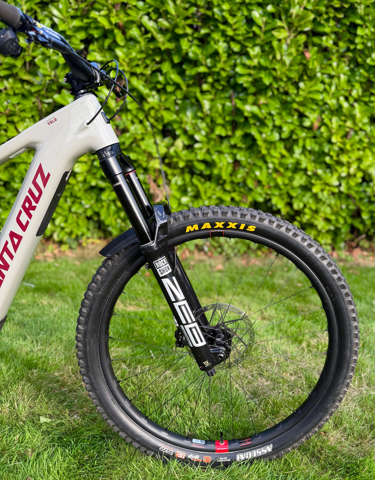 2026 Santa Cruz Vala | Size Medium | HUGE SPEC | Bosch Gen 5 120nm | Low Miles