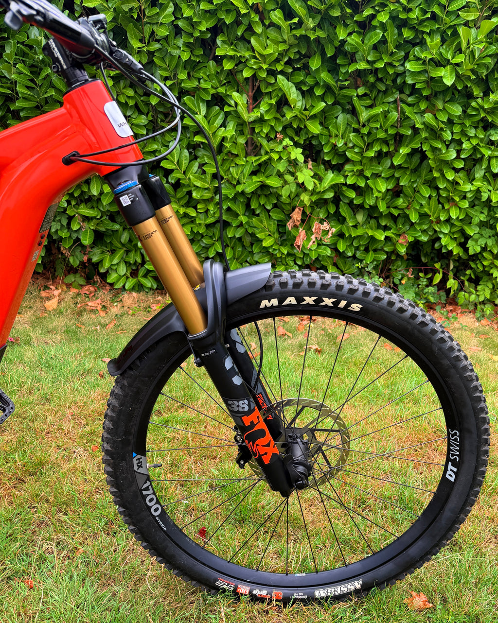 Whyte E180- RSX | Size Large | 90 miles |